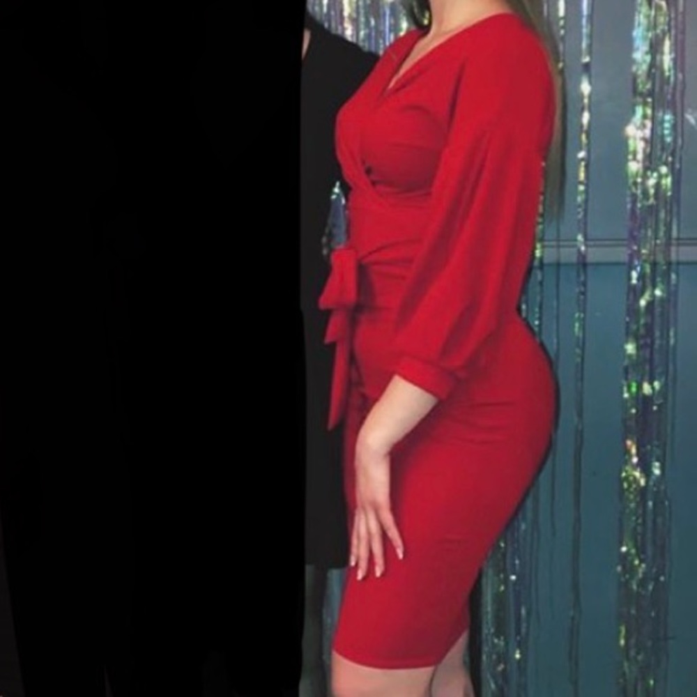 Red Body-Con Dress🌹